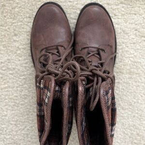 b.o.c. Boc Brown Lace Up Boots with Plaid Detail Brand New in Box Sz 7M